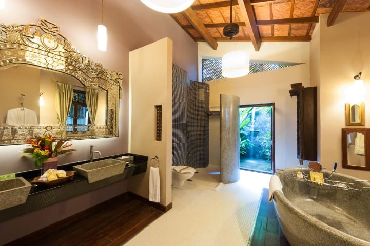 Reef Villa Kekatiya Suite Bathroom
